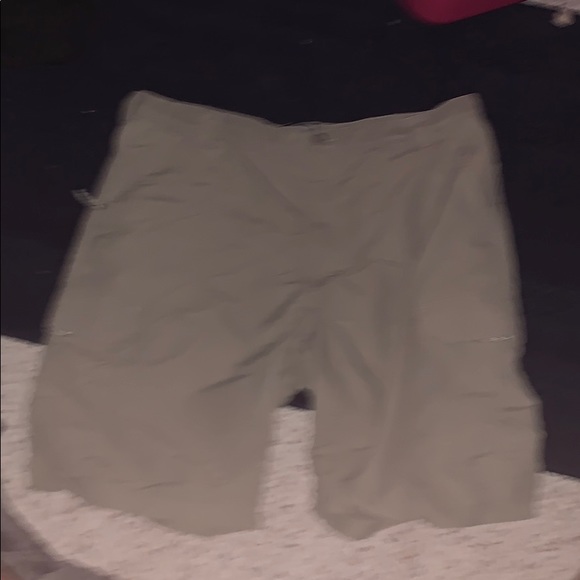 WRANGLER KHAKI SHORTS XL - Picture 2 of 2